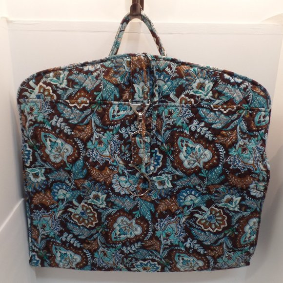 Vera Bradley Handbags - Vera Bradley Quilted Fold Up Travel Luggage Bag  Zips  & Silvertone Travel Hook